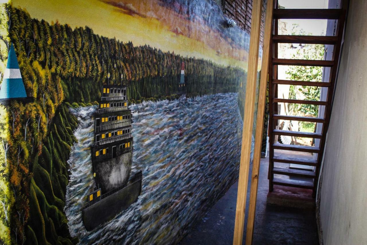Krieger Haus Hostel Puerto Iguazu Bagian luar foto